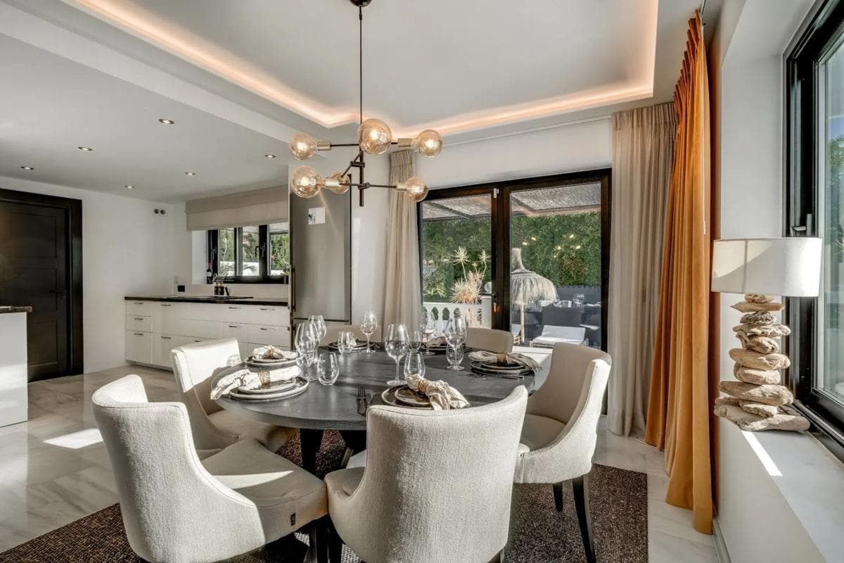 Sale of independent chalet in Barrio Nueva Andalucía, Marbella
photo 4