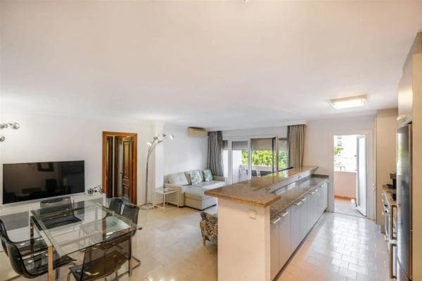 Piso en venta en Calle las Acacìas, Marbella
thumbnail 1