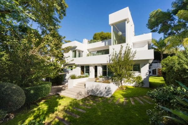 Independent chalet for sale in Barrio Nueva Andalucía, Marbella
photo 1