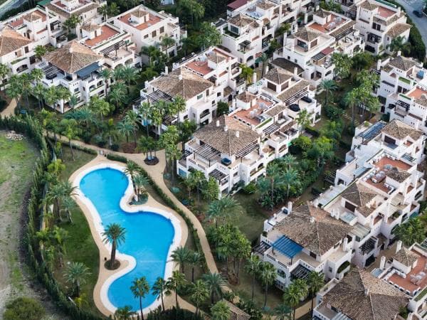 Piso en venta en CL ADELFAS, 18, Marbella
photo 1