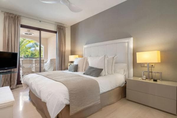 Piso en venta en CL ADELFAS, 18, Marbella
thumbnail 2