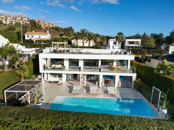 Independent chalet for sale in Barrio Nueva Andalucía, Marbella
photo 1