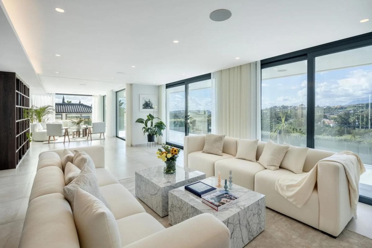 Sale of independent chalet in Barrio Nueva Andalucía, Marbella
photo 2