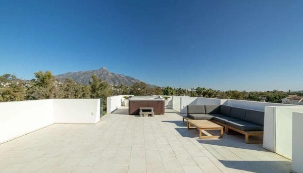 Chalet independiente en venta en Barrio Nueva Andalucía, Marbella
photo 1