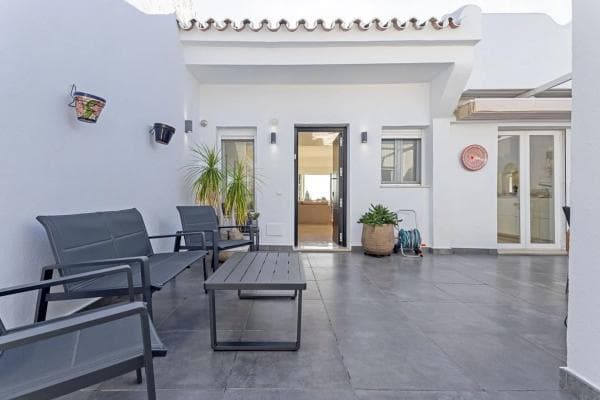 Chalet adosado en venta en Barrio Nueva Andalucía , Marbella thumbnail 1