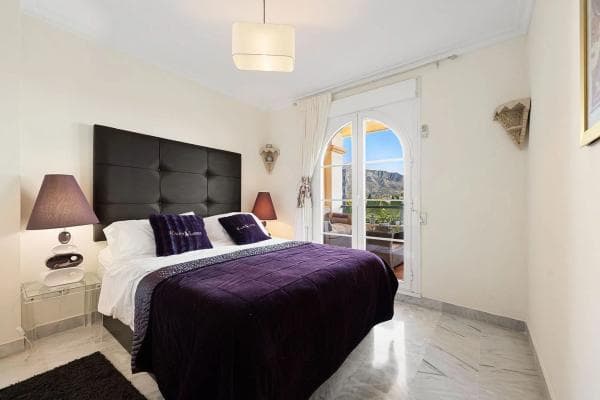 Piso en venta en Avenida de Manolete, Marbella
thumbnail 1