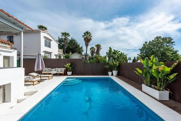 Chalet independiente en venta en Calle Yedras, Marbella
photo 1