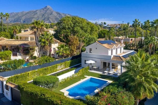 Chalet independiente en venta en Barrio Nueva Andalucía, Marbella
photo 1