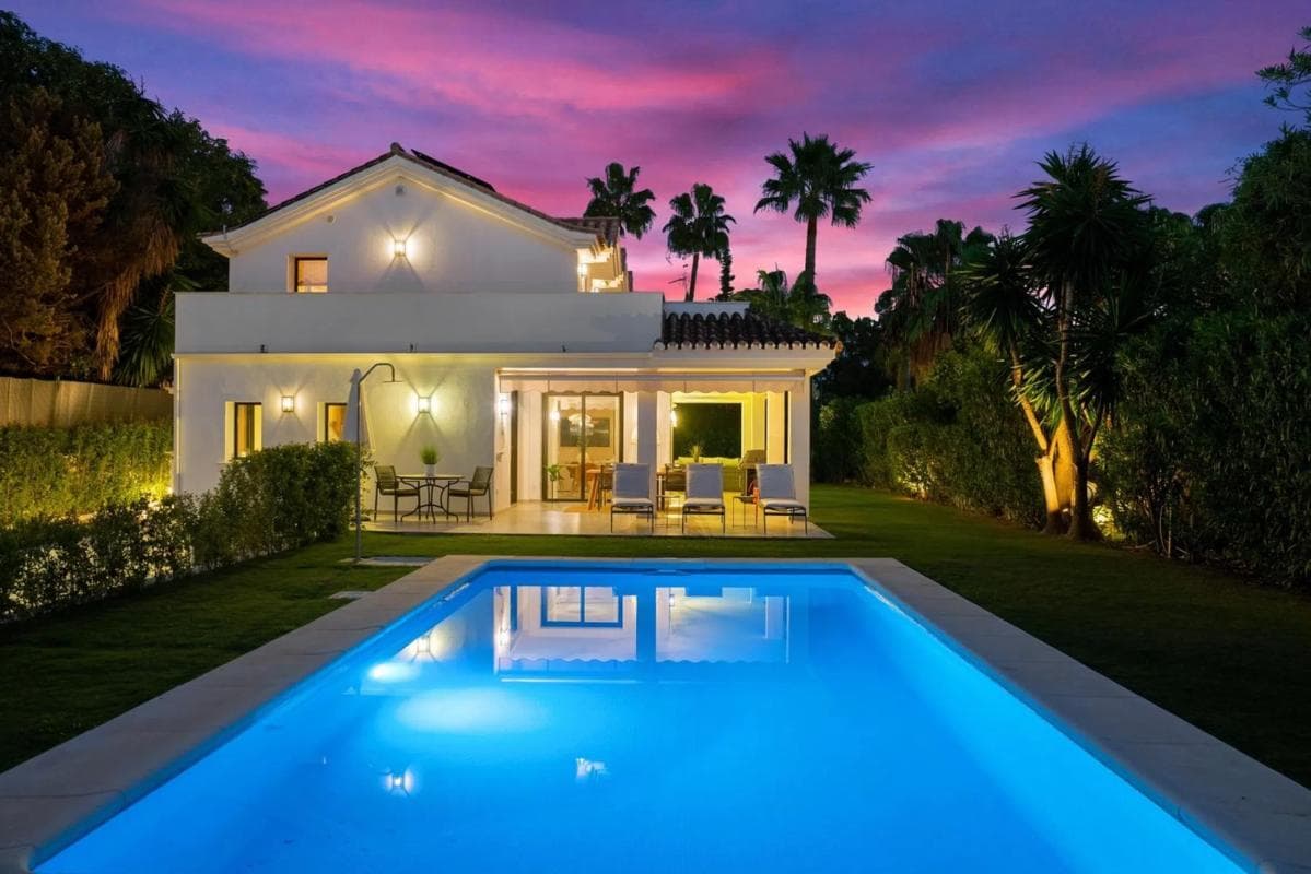 Venta de chalet independiente en Barrio Nueva Andalucía, Marbella
photo 3