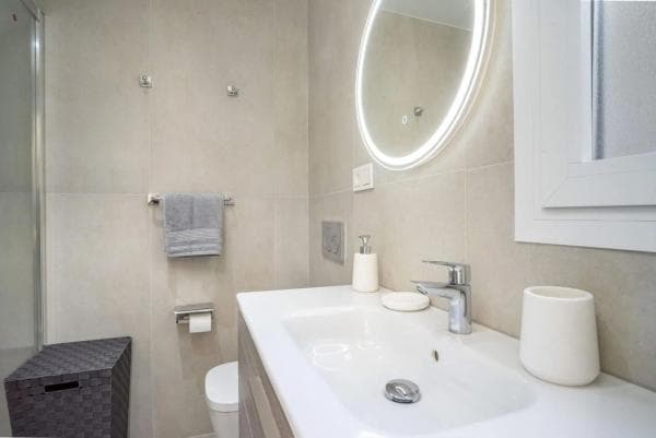Piso en venta en Calle Río Danubio, Marbella
photo 1