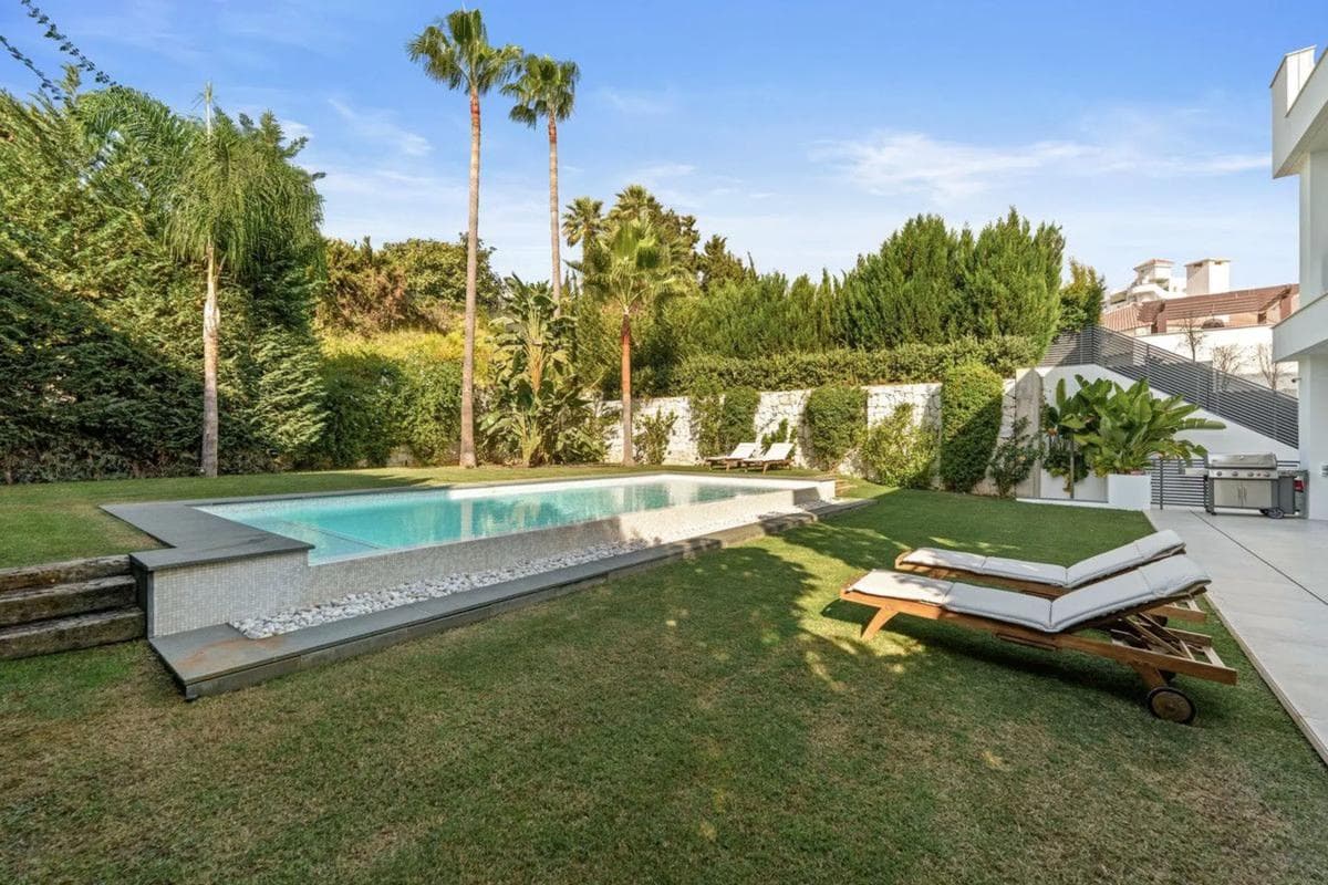 Venta de chalet independiente en Calle Los Jazmines, Marbella
photo 5