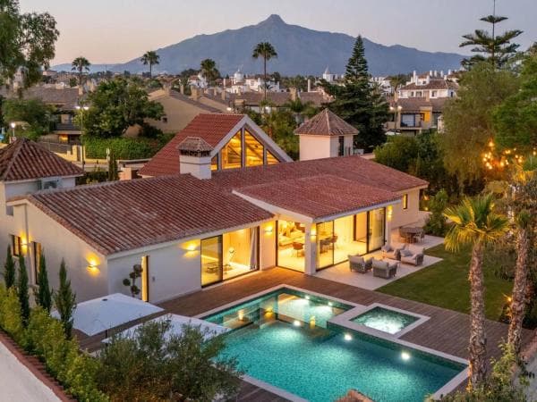 Chalet independiente en venta en Calle las Hortensias, Marbella
photo 1