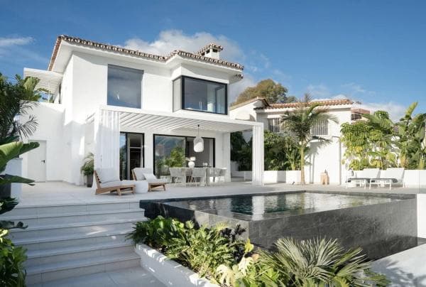 Chalet independiente en venta en Avenida de los Girasoles, Marbella
thumbnail 1
