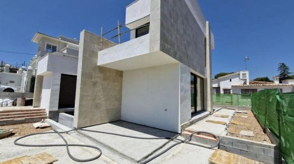 Chalet independiente en venta en Calle 18B Nva Andaluc, Marbella
photo 1
