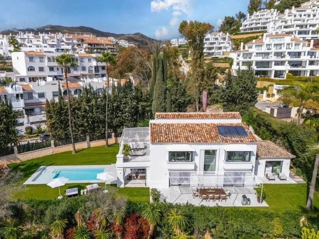 Venta de chalet independiente en Barrio Nueva Andalucía, Marbella
photo 2