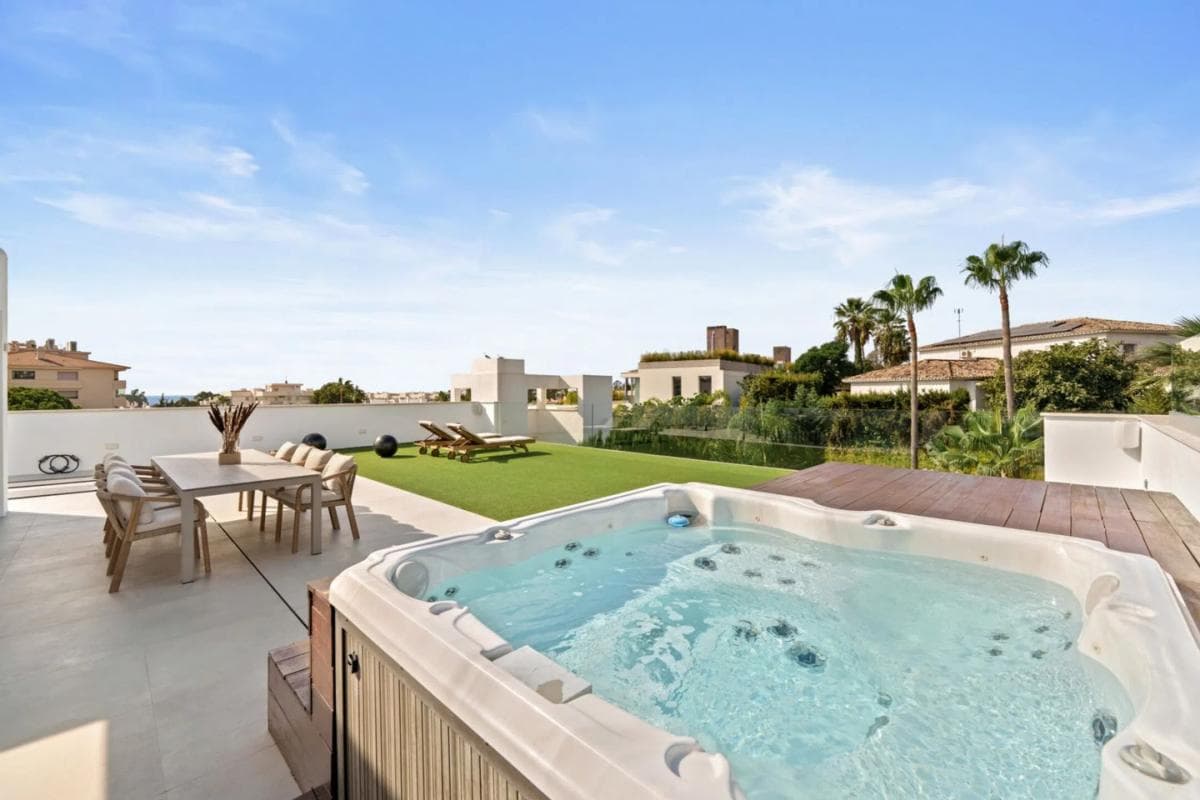 Venta de chalet independiente en Barrio Nueva Andalucía, Marbella
photo 5