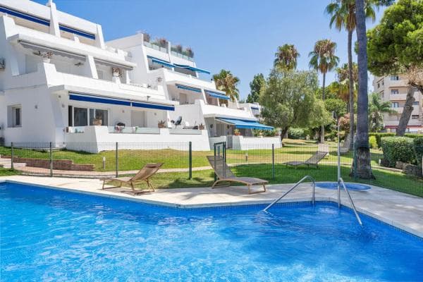 Piso en venta en Calle las Hortensias, Marbella
thumbnail 1