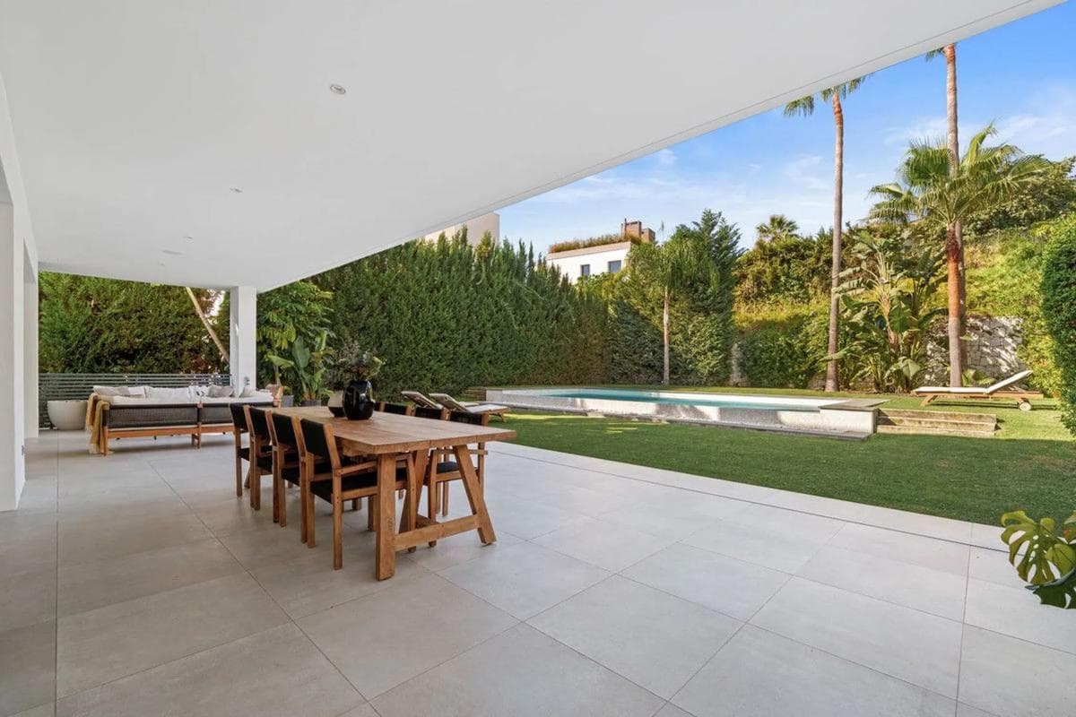 Venta de chalet independiente en Calle Los Jazmines, Marbella
photo 3