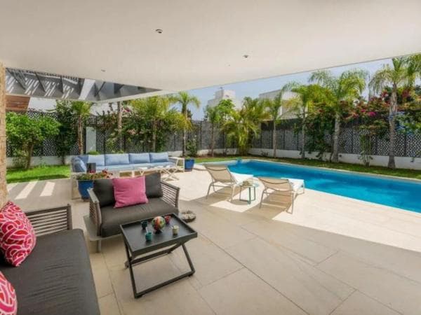 Chalet independiente en venta en Calle el Califa, Marbella
thumbnail 1