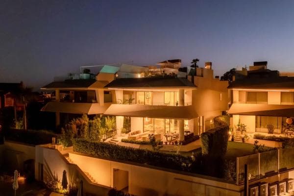 Chalet independiente en venta en Barrio Nueva Andalucía, Marbella
photo 1