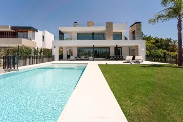 Chalet independiente en venta en Barrio Nueva Andalucía, Marbella
photo 1