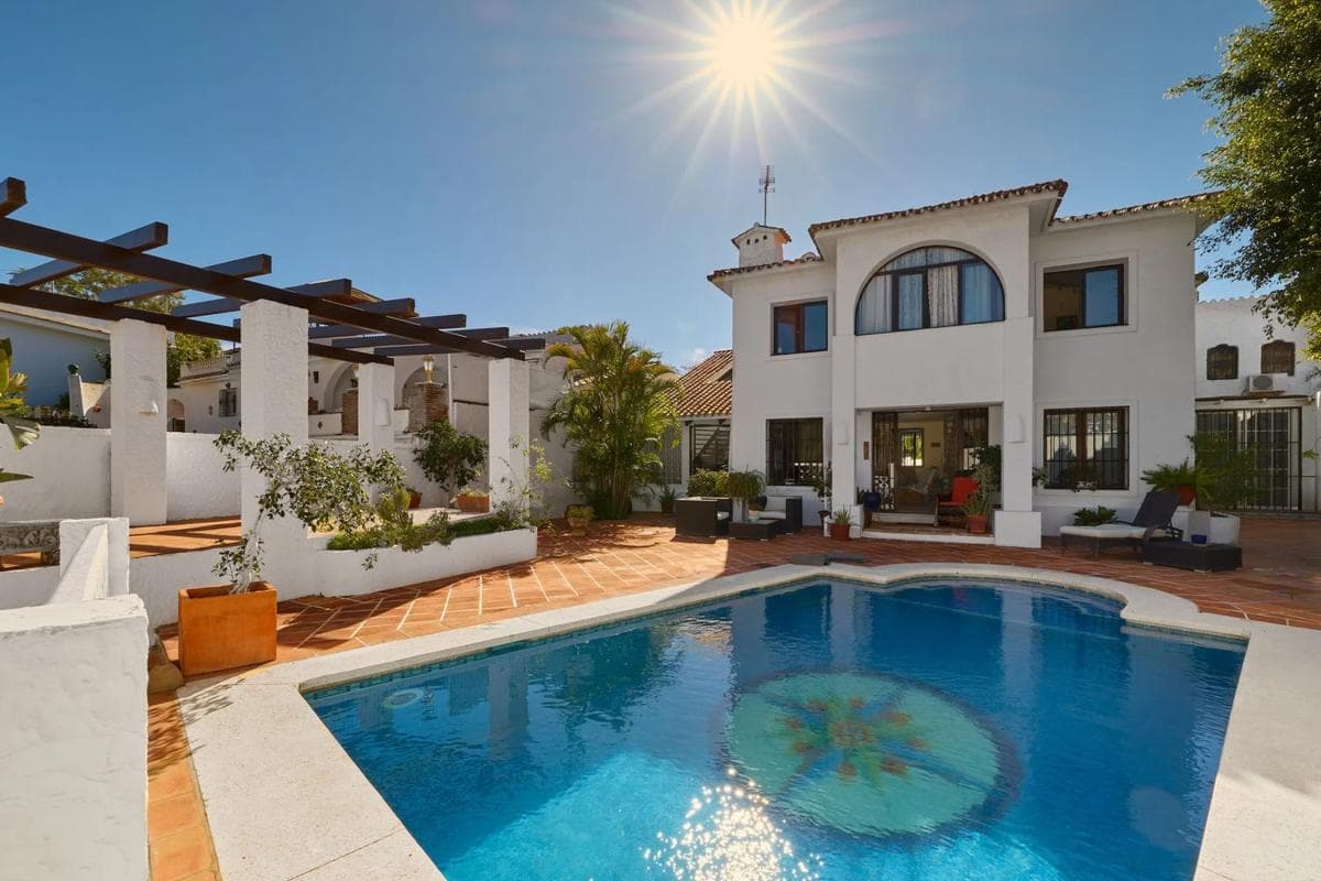 Venta de chalet independiente en Calle las Amapolas, Marbella
photo 4