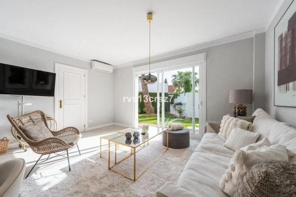 Piso en venta en Calle las Ventas, Marbella
photo 1