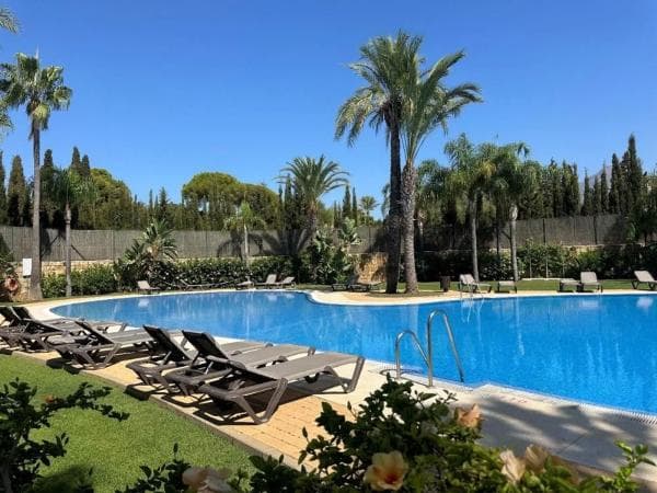 Piso en venta en CL ADELFAS, 18, Marbella
photo 1