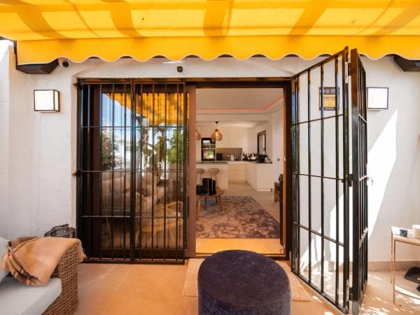 Piso en venta en Calle Veinte B, Marbella
photo 1