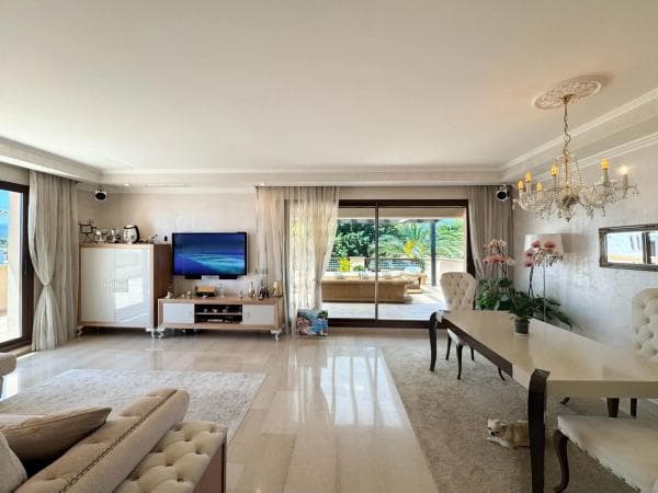 Piso en venta en Calle de las Adelfas, Marbella
photo 1