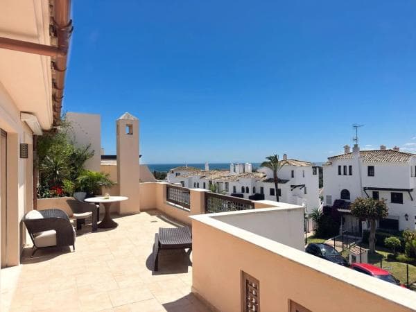 Piso en venta en Calle de las Adelfas, Marbella
thumbnail 1