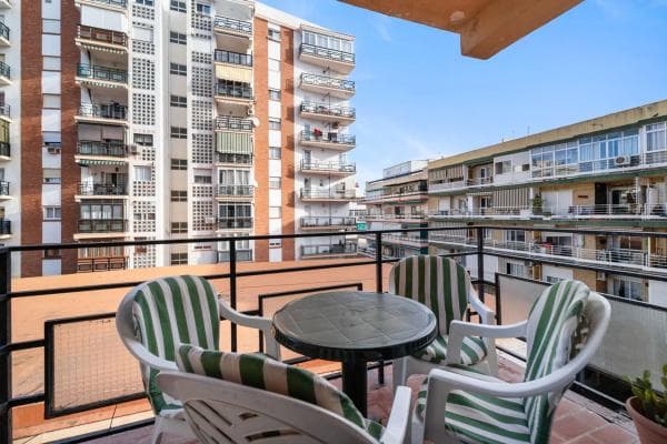 Piso en venta en CL HERMANOS PINZON, Fuengirola
thumbnail 2