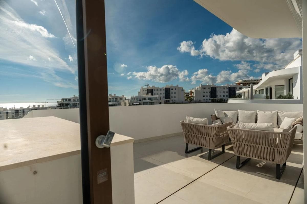 Penthouse sale in Zona Puerto Deportivo, Fuengirola photo 2