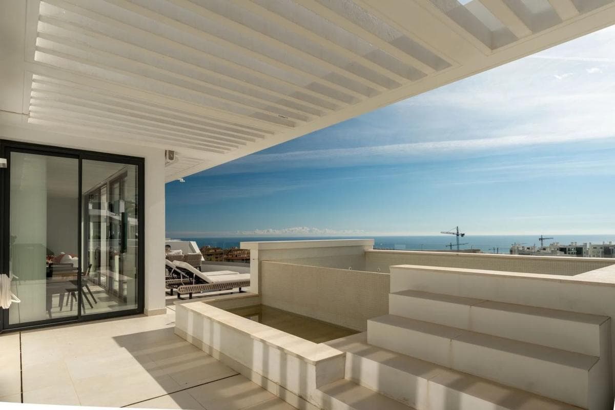 Penthouse sale in Zona Puerto Deportivo, Fuengirola photo 3