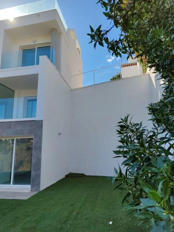 Sale of townhouse in Calle Brezos , Fuengirola photo 3