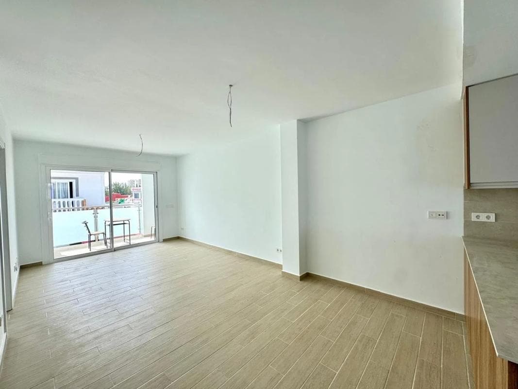 Sale of apartment in Calle Real, Fuengirola
photo 3