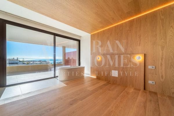 Apartment for sale in Avenida 8 de Marzo, Fuengirola thumbnail 2