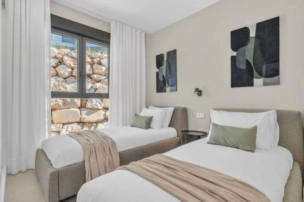 Apartment for sale in Avenida 8 de Marzo, Fuengirola thumbnail 2