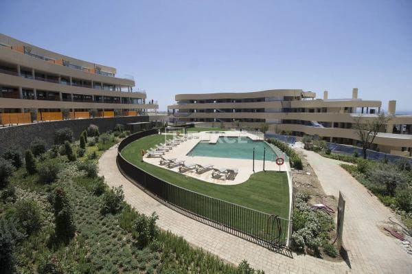 Apartment for sale in Avenida 8 de Marzo, Fuengirola photo 1
