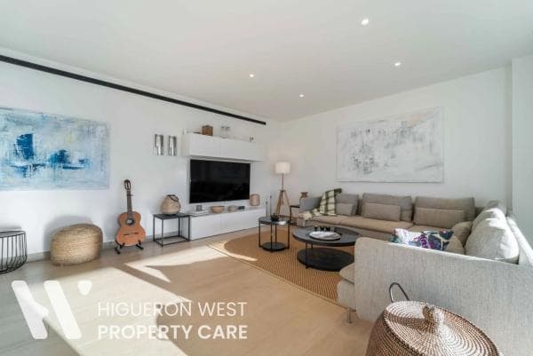 Apartment for sale in Avenida 8 de Marzo, 2, Fuengirola photo 1