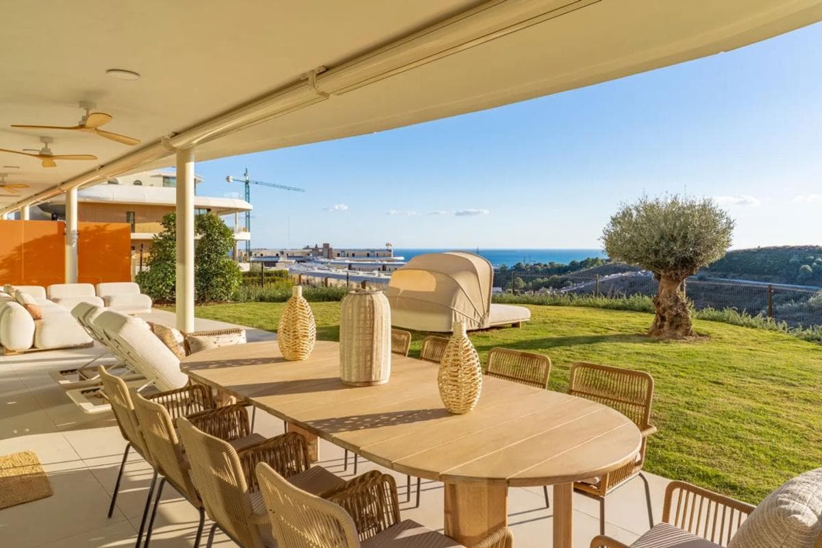 Sale of apartment in Avenida Fuengirola, Fuengirola
photo 2