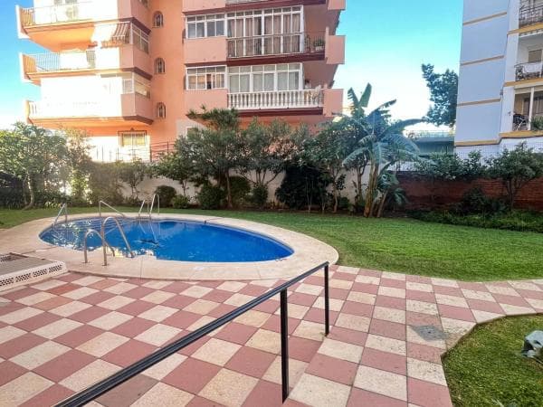 Sale of flat in Calle Víctor de la Serna, Fuengirola
thumbnail 1