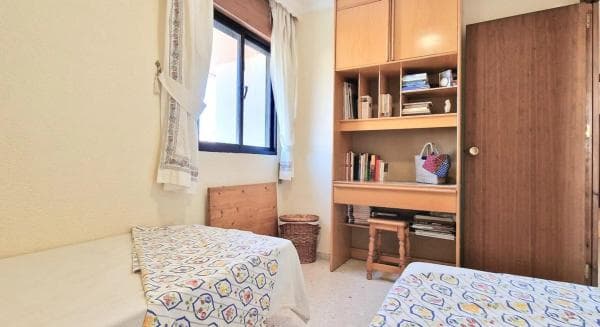 Sale of flat in Zona Puerto Deportivo, Fuengirola
thumbnail 2