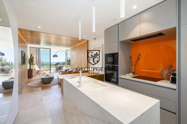 Sale of flat in Avenida del Higuerón, Fuengirola
photo 1