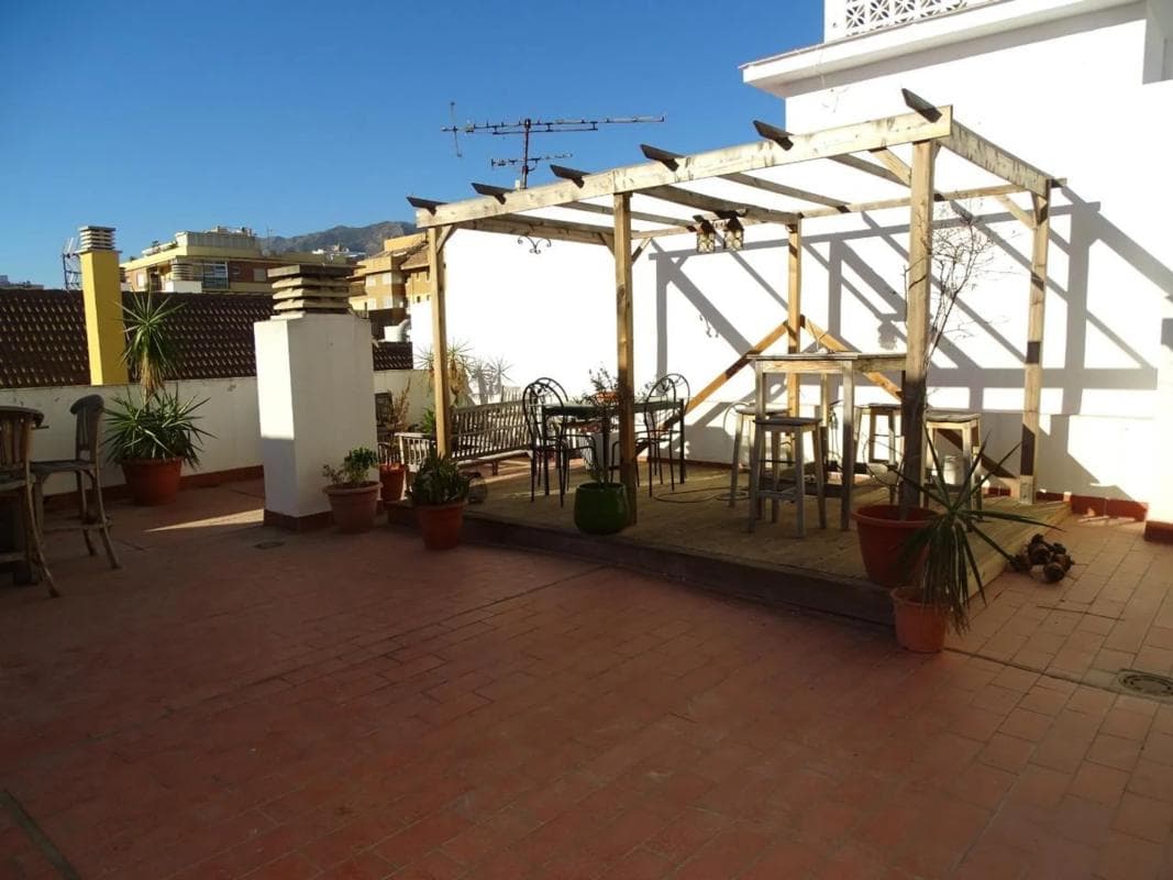 Sale of apartment in Calle Salinas, Fuengirola
photo 2
