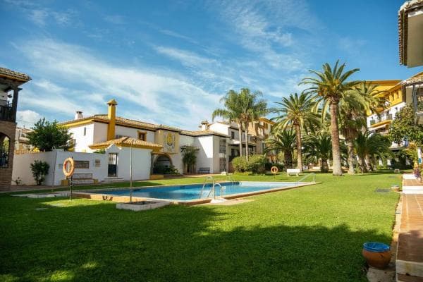 Venta de piso en Calle Maestra Ángeles Aspiazu, Fuengirola
photo 1