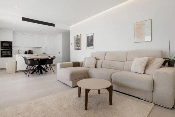 Sale of flat in Avenida 8 de Marzo, 2, Fuengirola
thumbnail 2