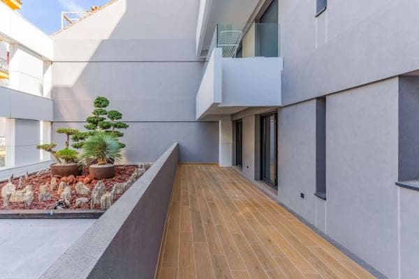 Sale of flat in Avenida Condes de San Isidro, Fuengirola
photo 1