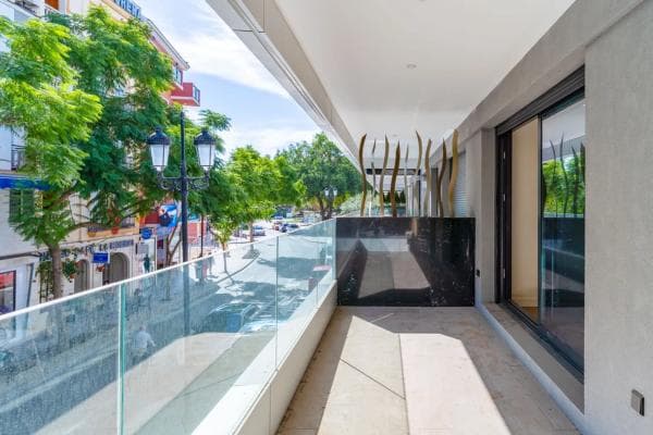 Sale of flat in Avenida Condes de San Isidro, Fuengirola
thumbnail 1