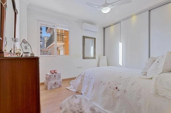 Apartment for sale in Calle Francisco de Pizarro, 3, Fuengirola thumbnail 2